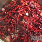 Ricette per il borscht con le prugne secche Le prugne conferiranno al borscht un insolito sapore piccante