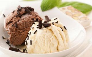 सेमीफ्रेडो - इटालियन आइसक्रीम (3 स्वादिष्ट व्यंजन) इटालियन सेमीफ्रेडो आइसक्रीम