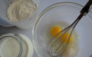 Как се готвят пухкави палачинки с мляко - няколко рецепти