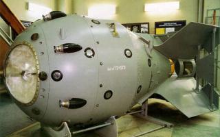Jedrska bomba je močno orožje in sila, ki je sposobna rešiti vojaške konflikte