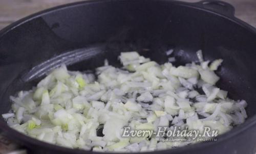 Come cucinare le melanzane in padella in modo veloce e gustoso con i pomodori Melanzane aglio carote peperoni pomodori
