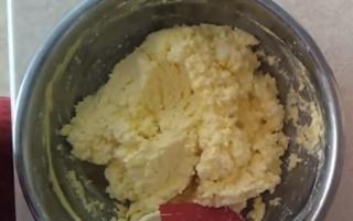 Cottage cheese casserole in a multicooker Redmond