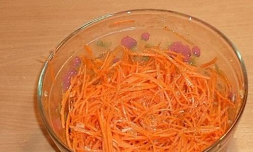 ม้วนกะหล่ำปลีหมักกับแครอท