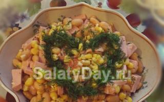 Salată de șuncă și porumb: obișnuită sau stratificată?